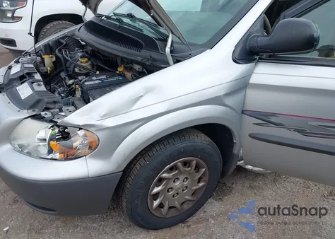 2002 Chrysler Voyager z USA, uszkodzony, nr VIN 1C4GJ25332B614042